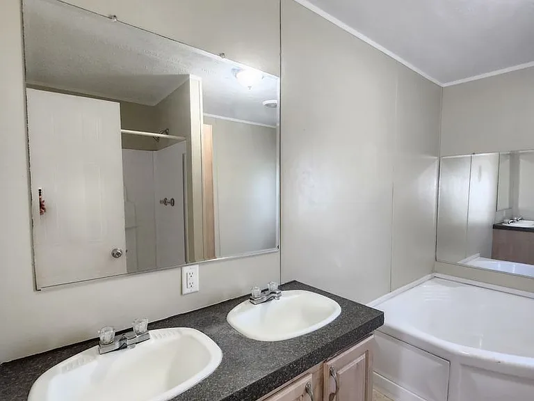 811 N D St — Photo 10