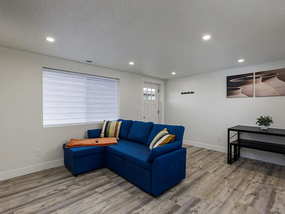 170-400 East St #176