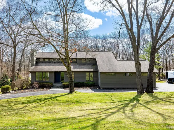 3357 Moraine Dr, Brighton, MI 48114