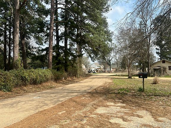 4th image of 421 Crabtree Ln