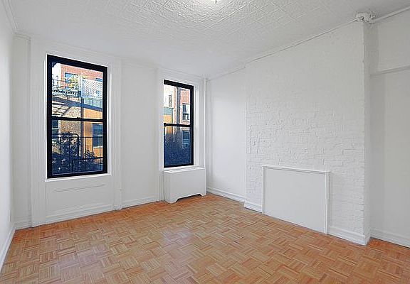 3rd image of 18 Cornelia St APT 7