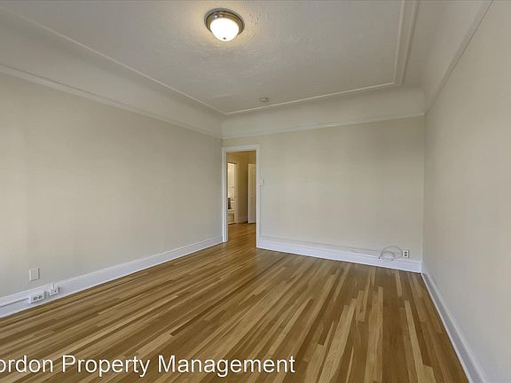 5th image of 3055 Gough St APT 205