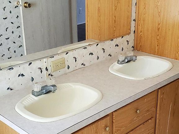 4th image of 1136 Harristown Rd