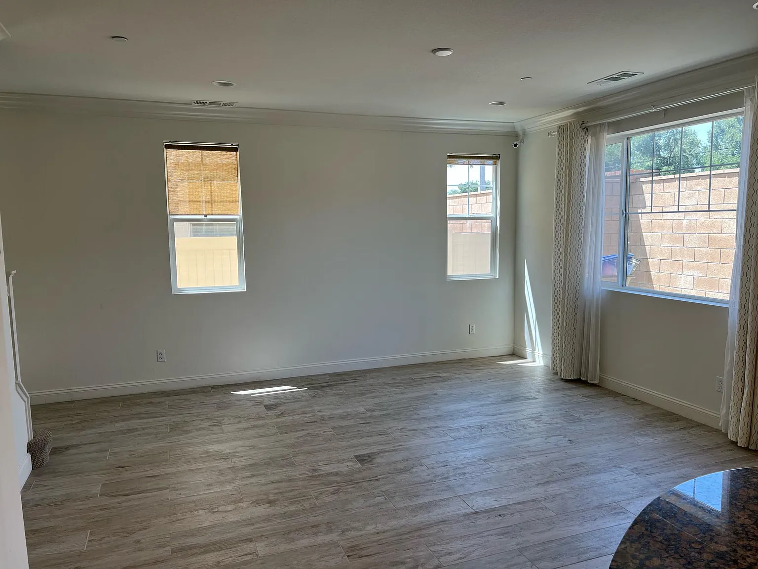 3 bed, 2.5 bath, 1685 sqft, $3,700 — Photo 3