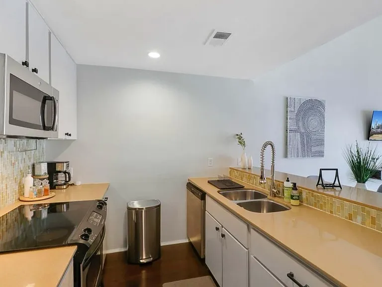 1818 S Lakeshore Blvd #32 — Photo 9