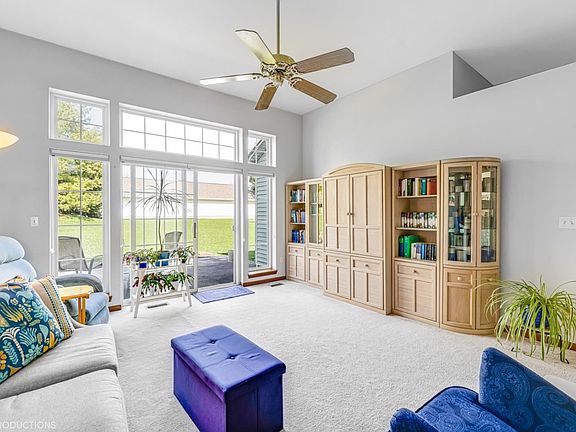 4th image of 2904 Lakepointe Dr