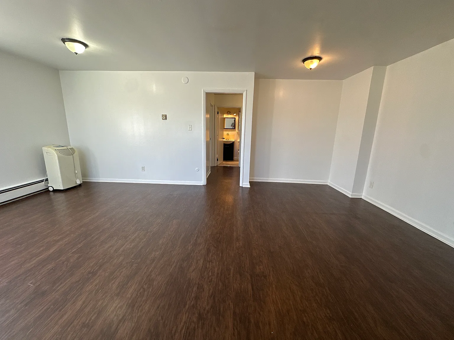 3 bed, 3590 sqft, $2,500 — Photo 2