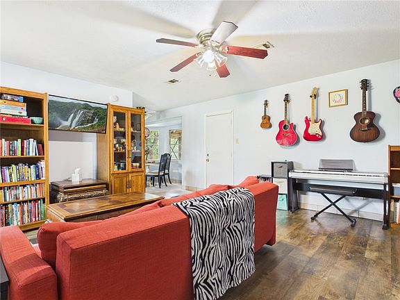 4th image of 800 Rio Grande Ln