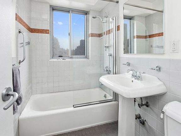 4th image of 175 W 12th St APT 10B