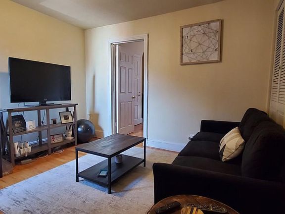 4th image of 2441 Fairmount Ave #C