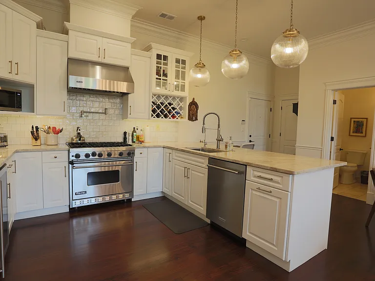 2401 N Janssen Ave #408 — Photo 2