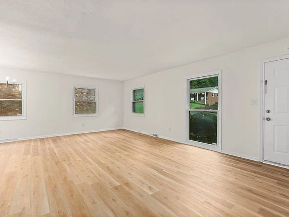 3rd image of 1539 Benbow St