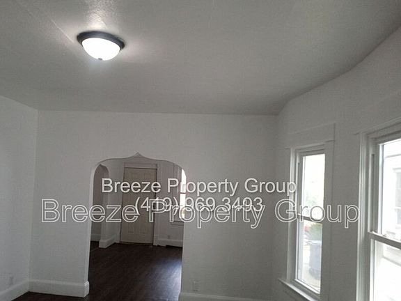 4th image of 422 Dexter St