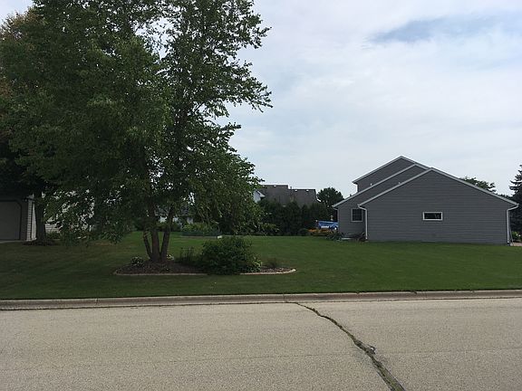 Large open side yard