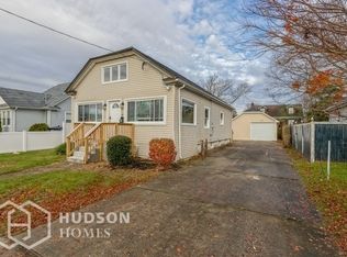 17 John St, Bay Shore, NY 11706