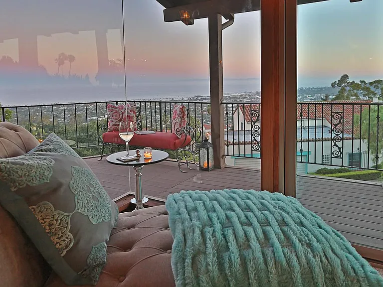 Enjoy the stunning views of ocean, city and harbor right from the living room.