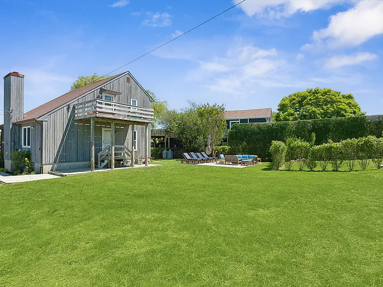 105 Benson Dr — Photo 1