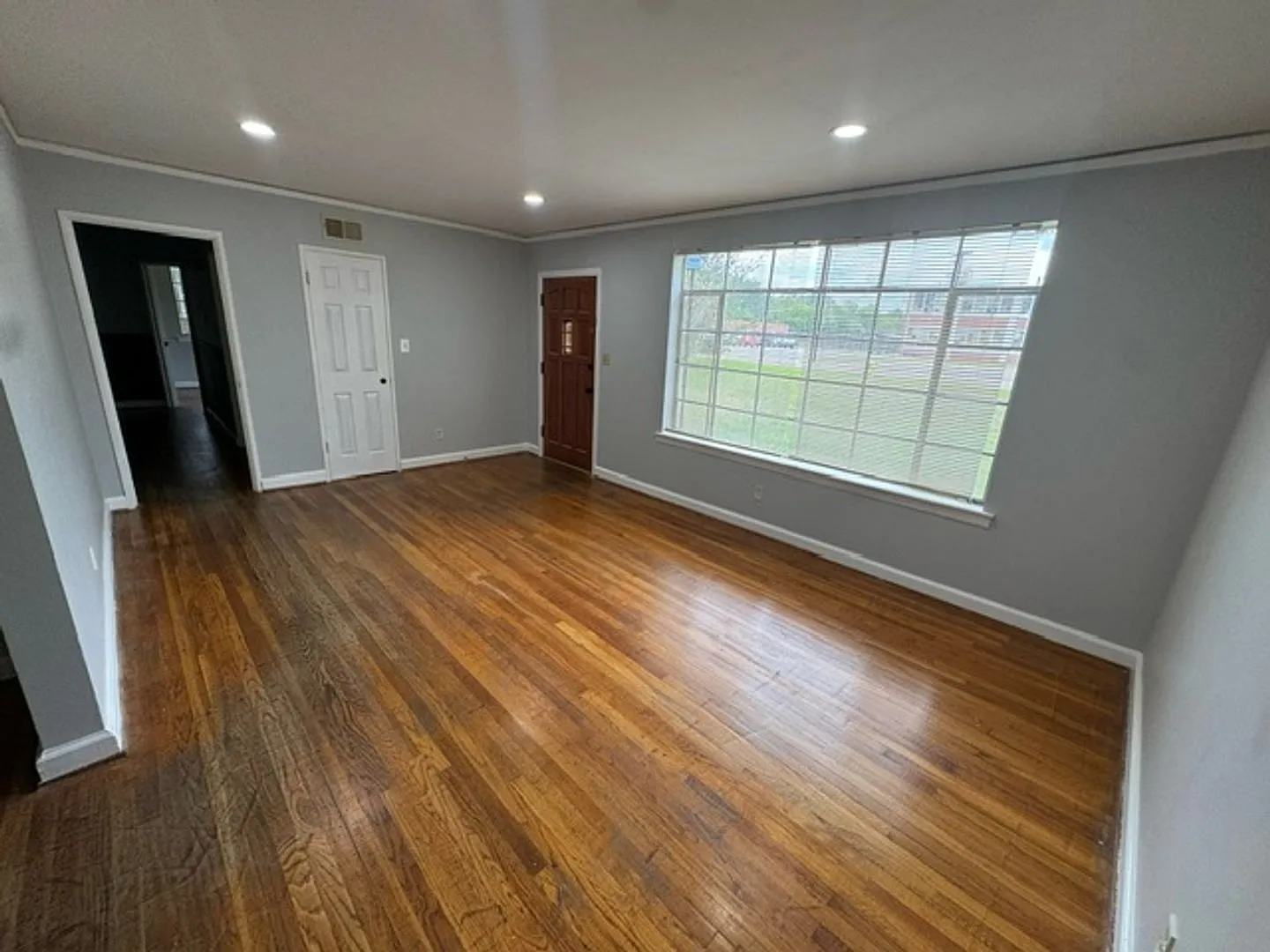Adorable, Renovated 4/1 Family Home — Photo 2