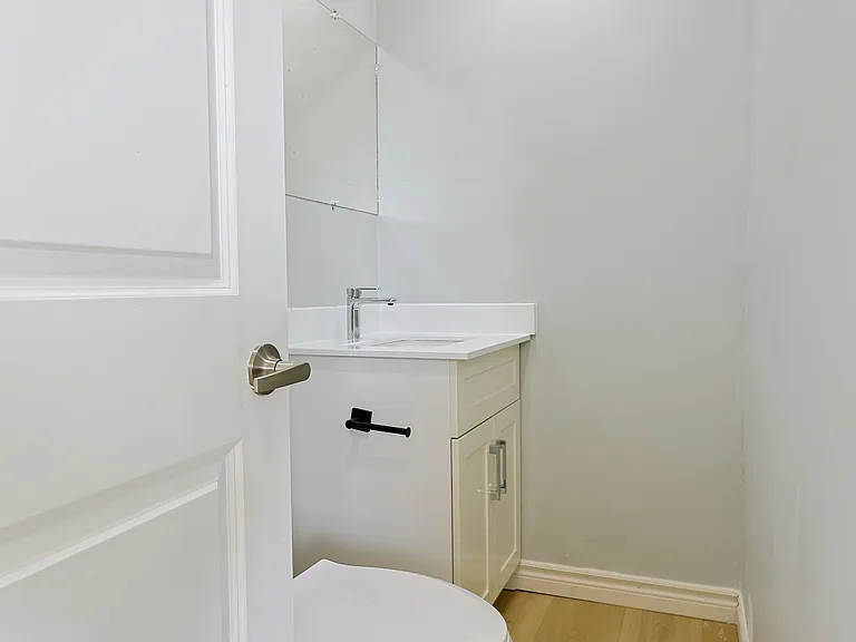 268 Burlington Cres #UPPER — Photo 8