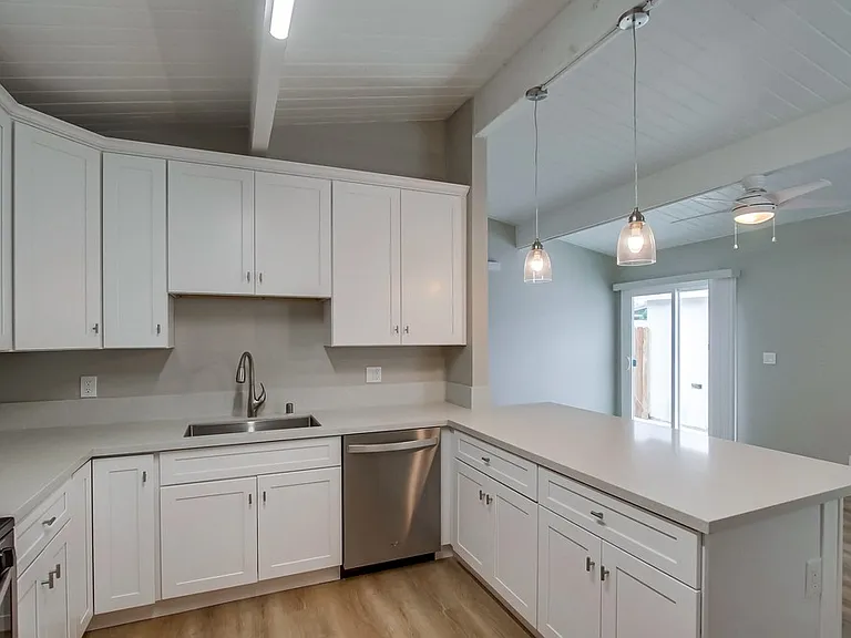 4018 Fond Du Lac Ave — Photo 9
