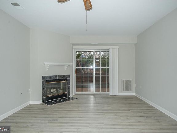 4th image of 6919C Victoria Dr #6919-C