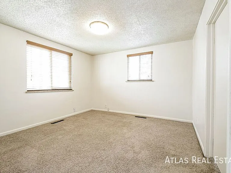 3970 N Utica St — Photo 5