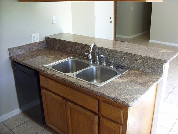 5th image of 243 Montrose Dr
