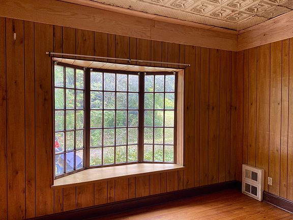 5th image of 609 Chestnut St