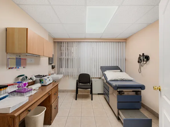 135 Ocean Parkway image 5 of 14