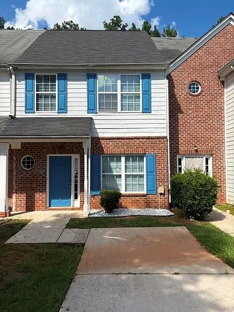3 bed, 2.0 bath, 1376 sqft, $1,595 — Photo 1
