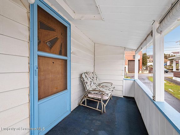 5th image of 626 W Main St