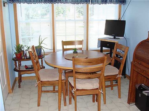 3rd image of 2854 Twelve Oaks Dr