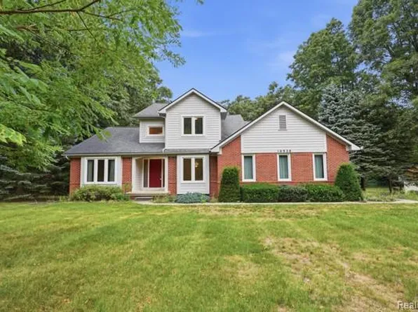 10928 Sunny Ridge Ct, Pinckney, MI 48169