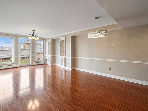 3rd image of 207 Shearwater Ct W APT 63