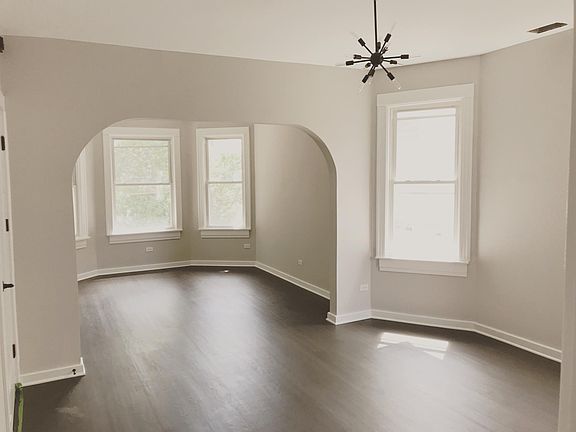 3rd image of 4026 N Albany Ave #1