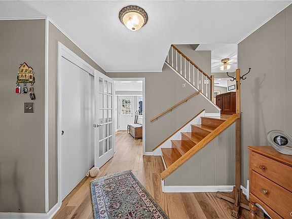 3rd image of 207 Eden Roc Cir