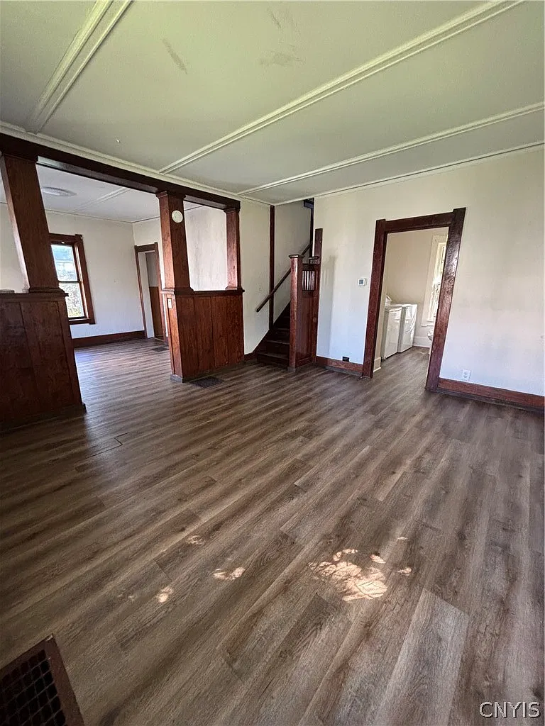 3 bed, 2.0 bath, 1352 sqft, $2,000 — Photo 2