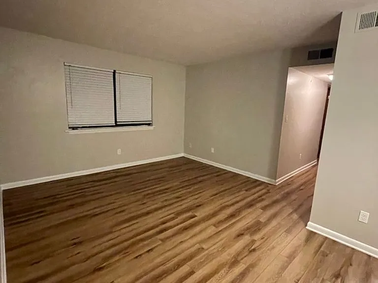 Pecan Manor Apartments — Photo 27