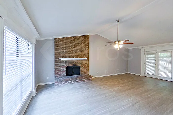 3 bed, 2.0 bath, 1350 sqft, $2,125 — Photo 2