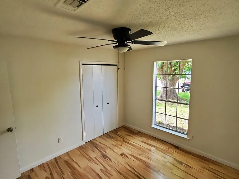 3418 Hummingbird Ln — Photo 2