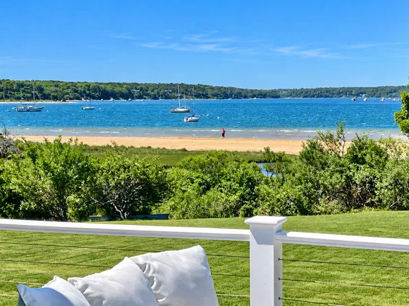 34 Windemere Rd, Oak Bluffs, MA 02557