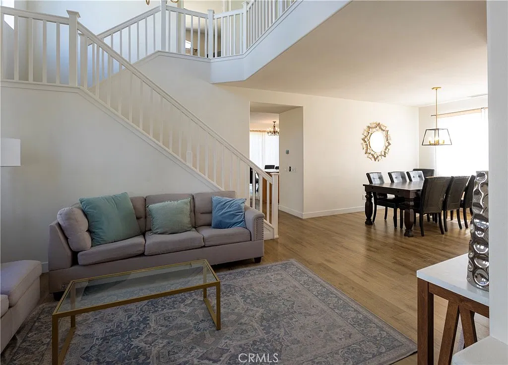 3 bed, 2297 sqft, $5,500 — Photo 4