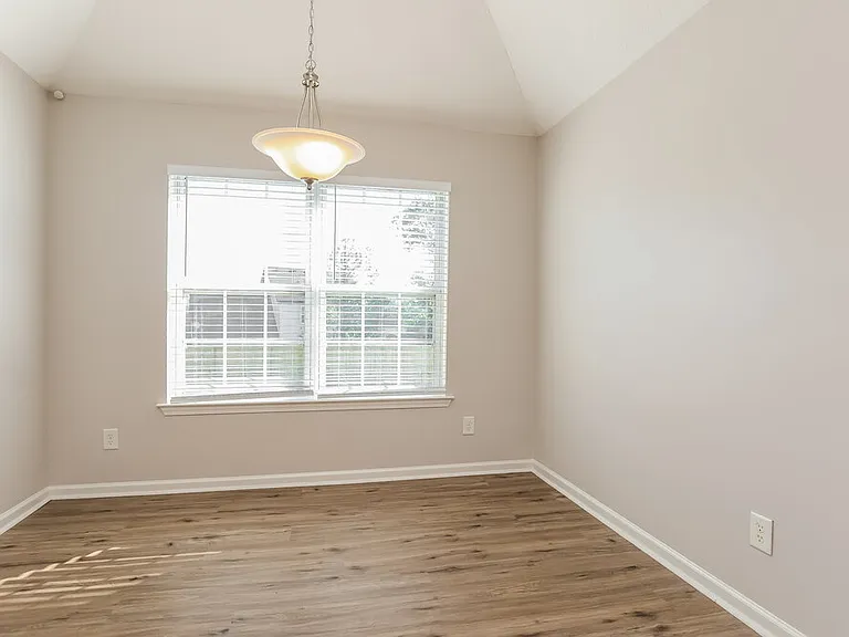 323 Buttonwood Dr — Photo 5