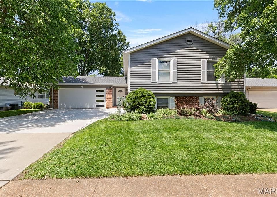 1st image of 303 Oakfield Dr