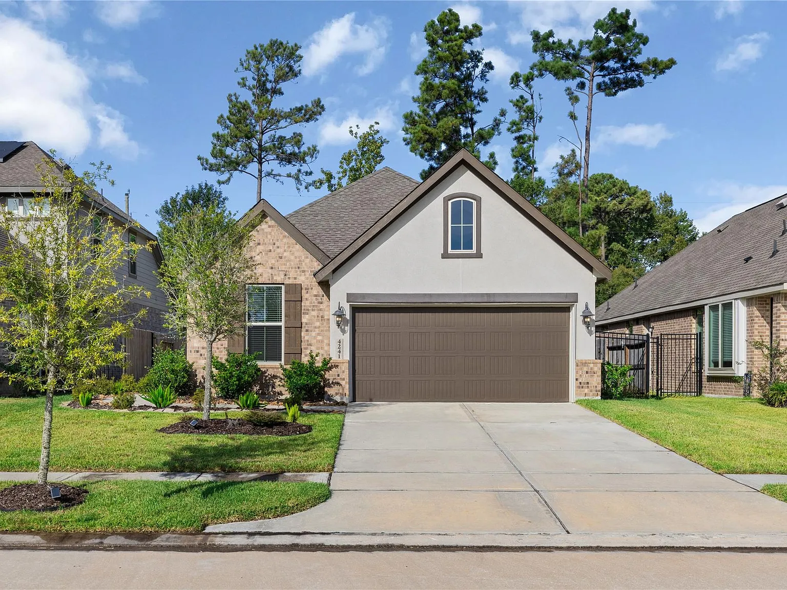 3 bed, 2.0 bath, 1510 sqft, $2,400 — Photo 2