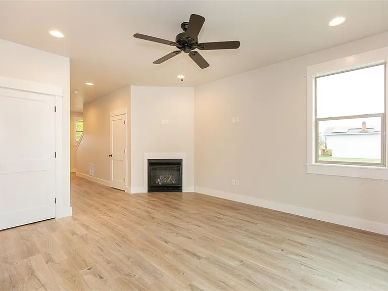 1211 W Summit St #A — Photo 9