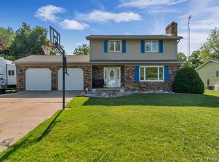 7396 Grandwood Dr, Swartz Creek, MI 48473
