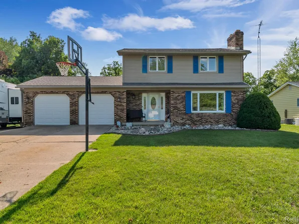 7396 Grandwood Dr, Swartz Creek, MI 48473