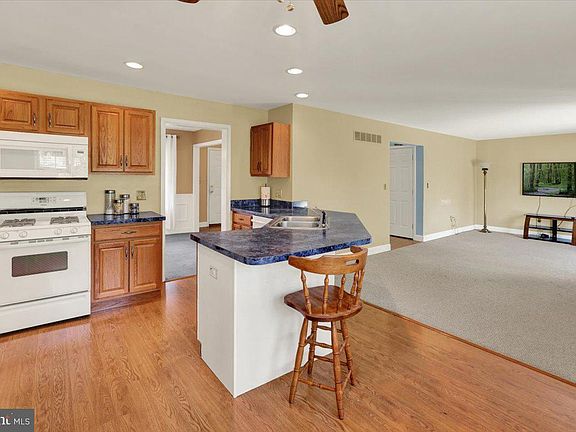 3rd image of 632 Leininger Ave