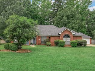 2803 Hillcrest Cir, Benton, LA 71006